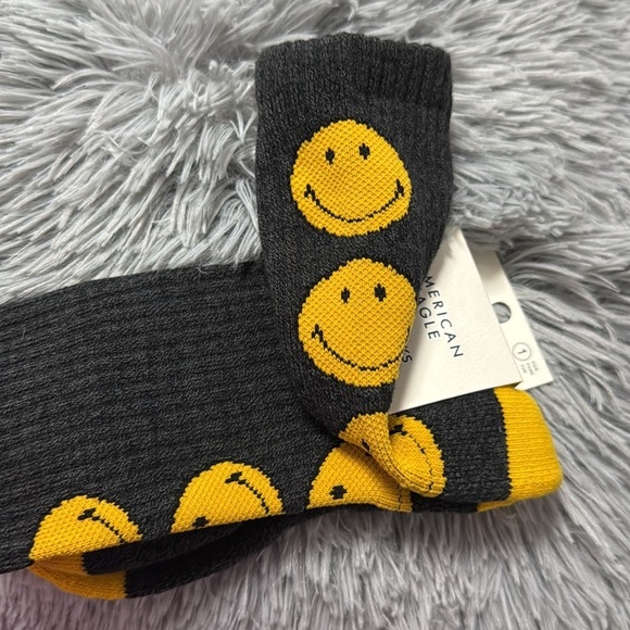 AE Smiley Crew Socks - Picture 4 of 4